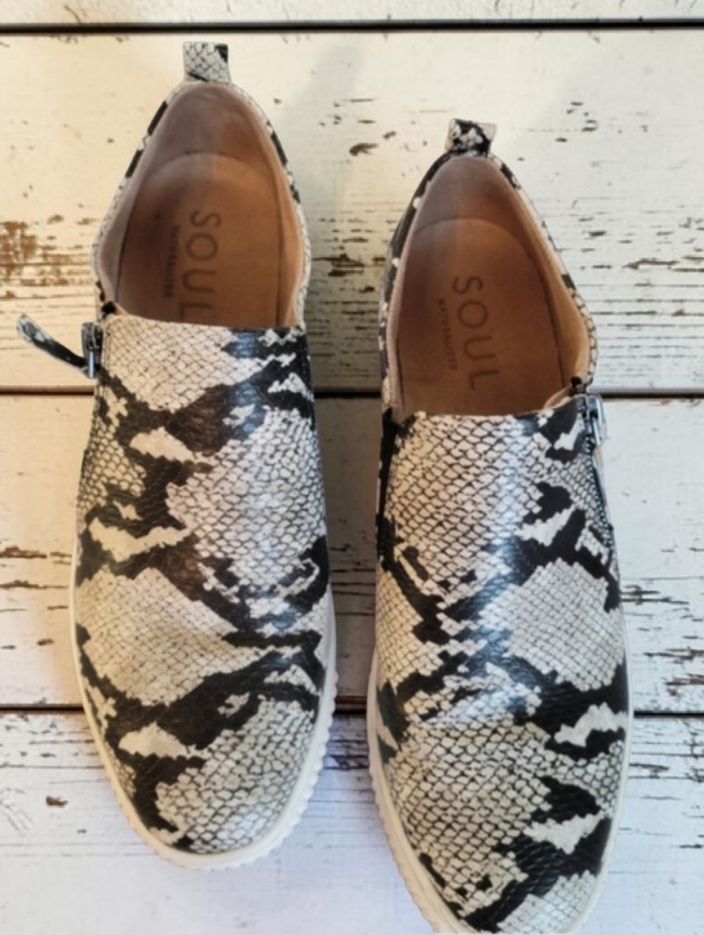 NATURALIZER SOUL- WOMEN'S SIZE 10 Black and White Snake Print Loafers